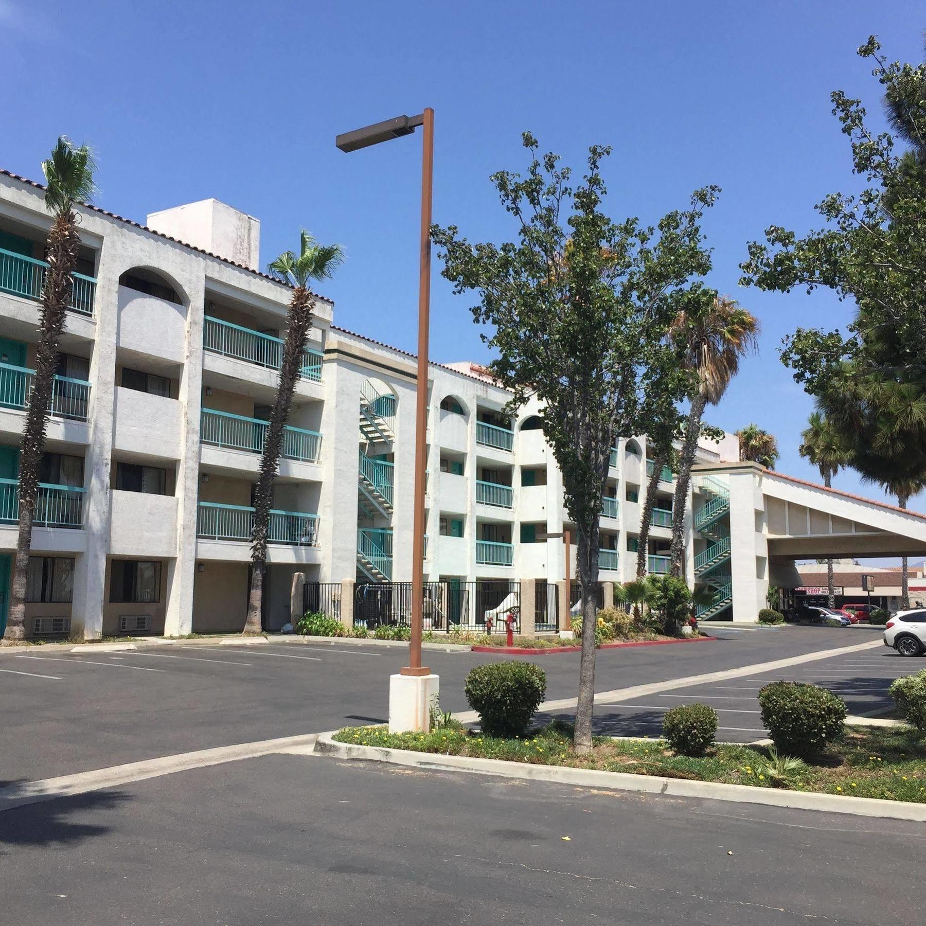 Days Inn By Wyndham Chula Vista-San Diego Екстер'єр фото